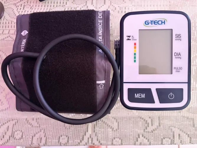 Aparelho de pressão automático de braço G Tech