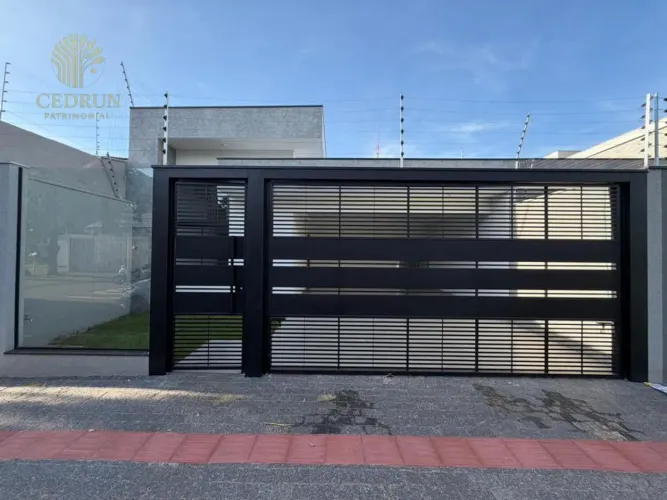 Casa à venda em Maringá, próxima à Av. Pedro Taques, com 3 quartos, 150 m², 2 suítes e esp