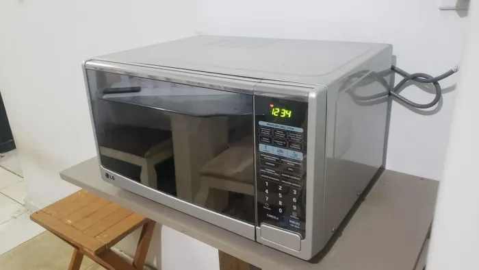 Micro ondas Espelhado LG Grill 30L (ENTREGO)