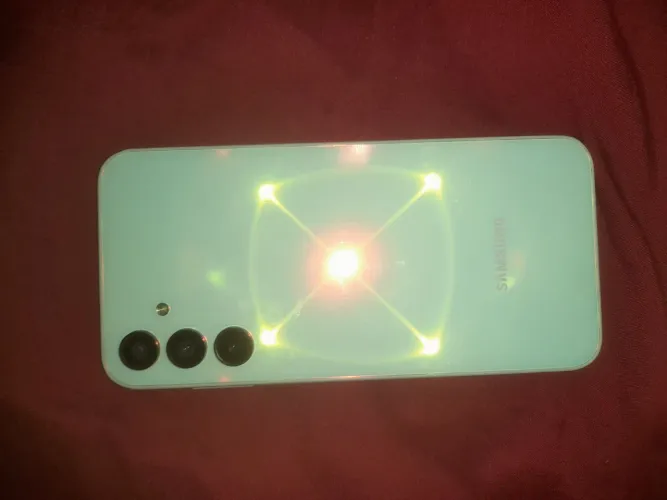 Samsung galaxy a15 novo só com um trinco na tela mais não atrapalha em nada