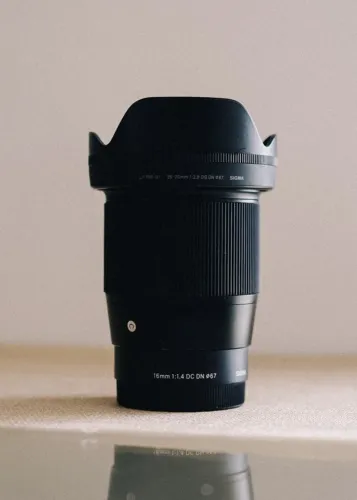 Sigma 16mm F/1.4 DC DN - Usada