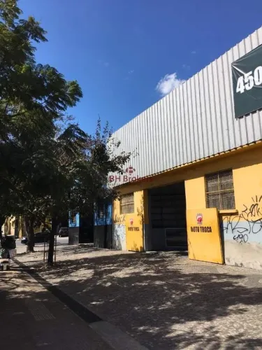 GALPÃO PARA LOCAÇÃO DE 450m² NA AVENIDA DO CONTORNO BAIRRO BARRO PRETO