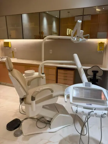 Cadeira Odontológica semi nova  Dabi Atlante modelo Croma T5