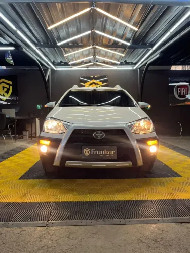 Toyota Etios Cross 1.5 Flex 16V 5P Mec. 2015