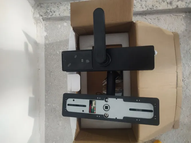 Fechadura Eletrônica Digital Tuya com Biometria