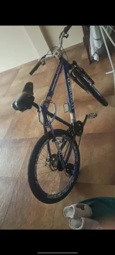 bicicleta em perfeito estado pronta pra vc pedalar