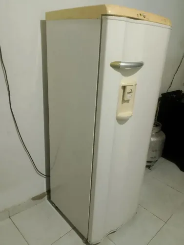 GELADEIRA CONSUL 34 LITROS COM ÁGUA NA PORTA MORO EM CG