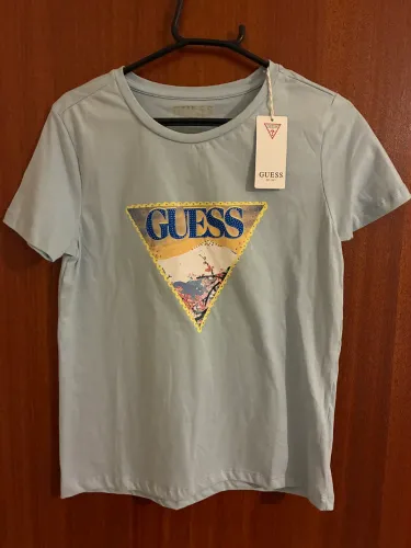 T-shirt Guess tamanho PP (veste P de boa)