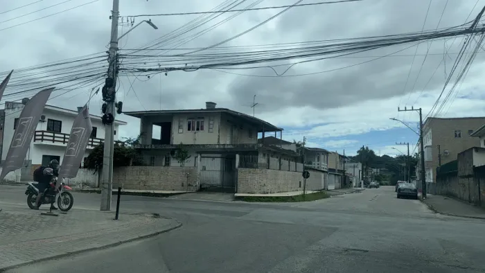 Vendo casa precisando de reforma valor 265 mil reais
