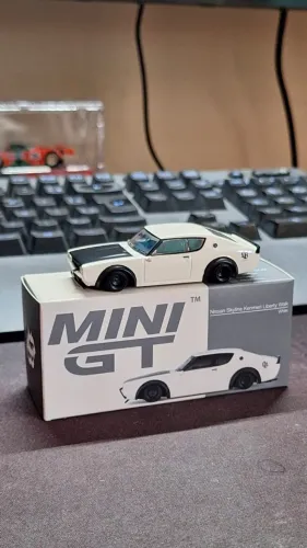 Mini GT Nissan Skyline Liberty Walk