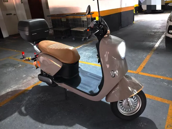 Autopropelido - Yadea M6-H 1000W - Scooter Elétrica