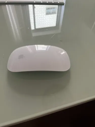 Mouse óptico Apple A1657 EMC2923. Sem carregador