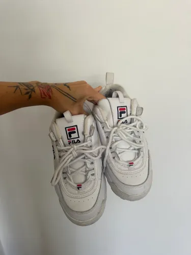 Tênis FILA brancO 35