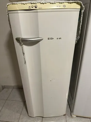 vendo geladeira usada, 220v