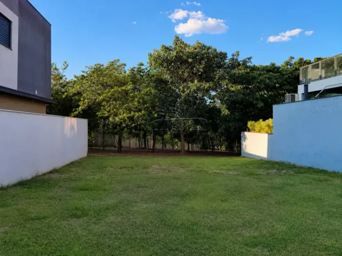 Terreno de 360m² à venda em condomínio - Residencial Alto do Castelo