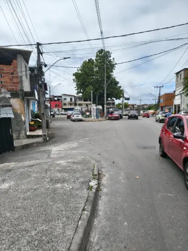 Casa próximo ao estádio do Barradão,ao lado da praça do marrotinho.