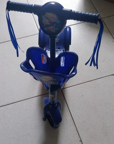 Patinete Infantil 3 Rodas com LED, Música, Cestinha usado mais como novo