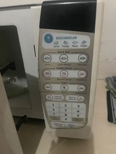 Vende-se microondas com defeito de uso