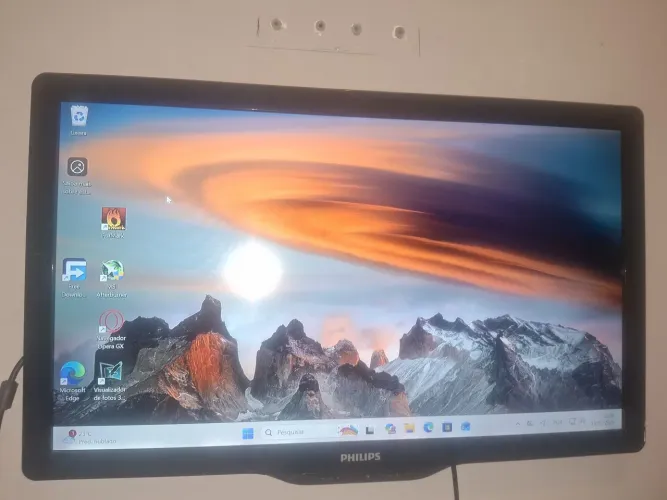 TV Philips 32" Full HD Não Smart em Ótimo Estado