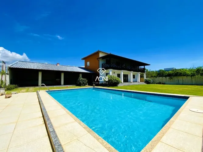 Linda Casa Duplex, sol da manhã, pisciana grande e gramadinho sensacional à venda, 355 m²