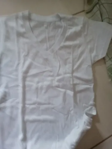 Kit 13 camisas Tam P branca e cinza gola em V