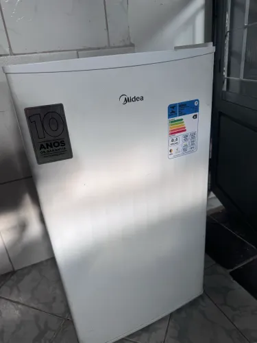 Frigo bar funcionando perfeitamente entregam está bem conservado