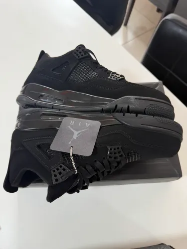 Air Jordan 4 Preto