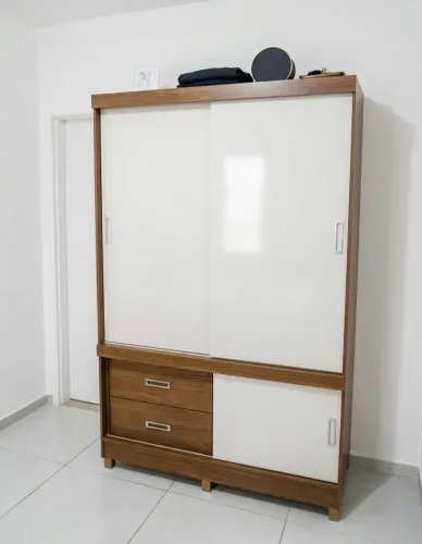 Guarda roupa de solteiro