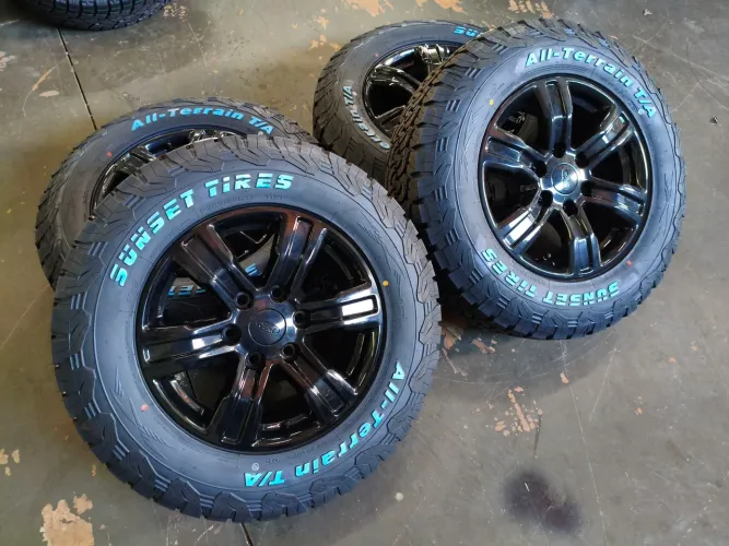 RODA ARO 17 ORIGINAL FORD RANGER STORM C/ PNEU ZERO À BASE DE TROCA 