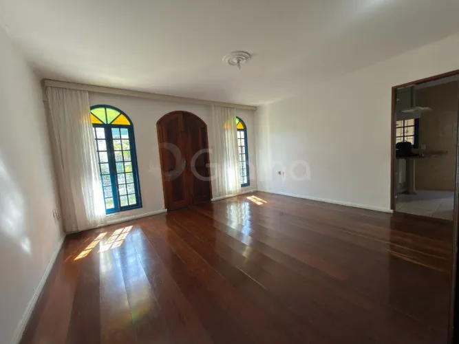 Casa Residencial de 190 m² com 3 quartos sendo 1 suíte no Jardim Atlântico