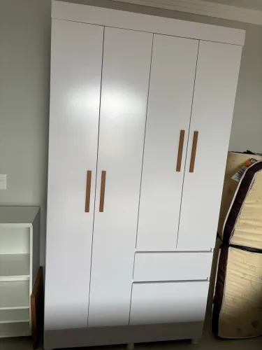 Guarda roupa pequeno
