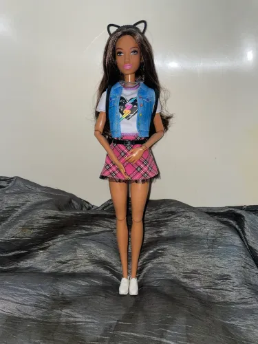 Boneca Barbie negra mattel articulada