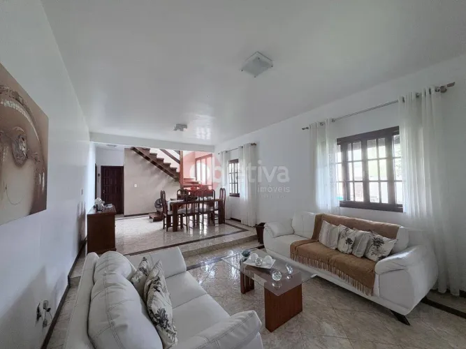 Casa duplex, 5 quartos, 300m², Condomínio dos Pássaros - Cabo Frio