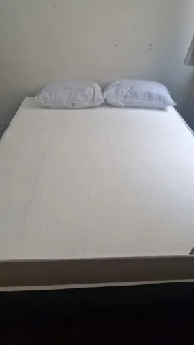Vendo cama box com baú seminovo