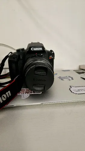 Canon T100