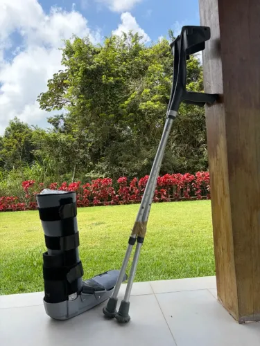 Bota Robofoot Achilles Kit G + Muletas Mercur