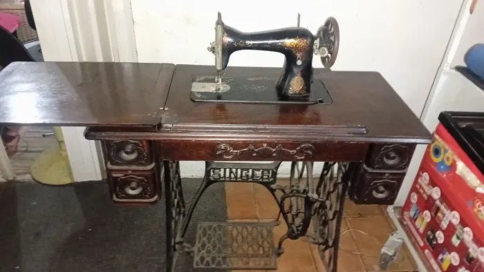 Vendo excelente máquina de costura Singer