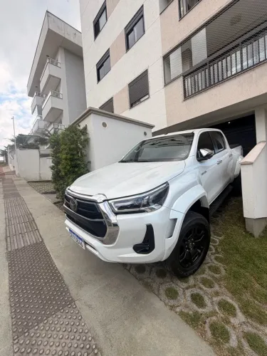 Toyota Hilux CD SRX Plus 4X4 2.8 TDI Die. Aut. 2024