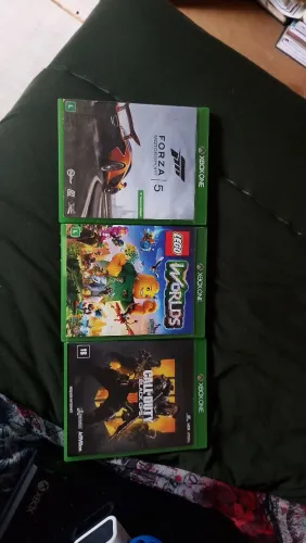 Xbox one zerado com 3 jogos 2 controles originais zerado com bateria e carregador 