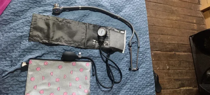 Kit Esfigmomanômetro e Estetoscópio + Bolsinha