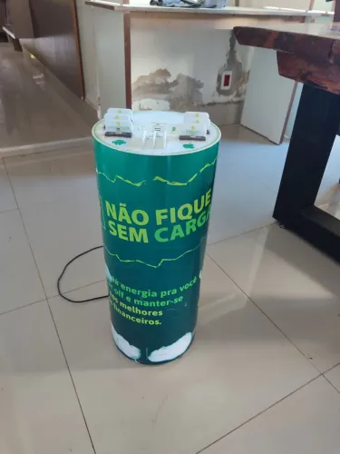 Torre para carregar celular 