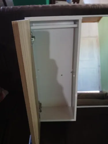 Vendo armário banheiro com espelho parte de cima novo