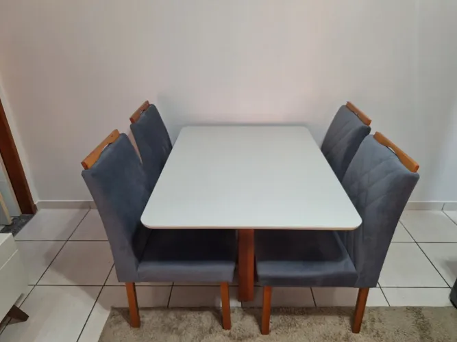 Mesa de jantar impecável