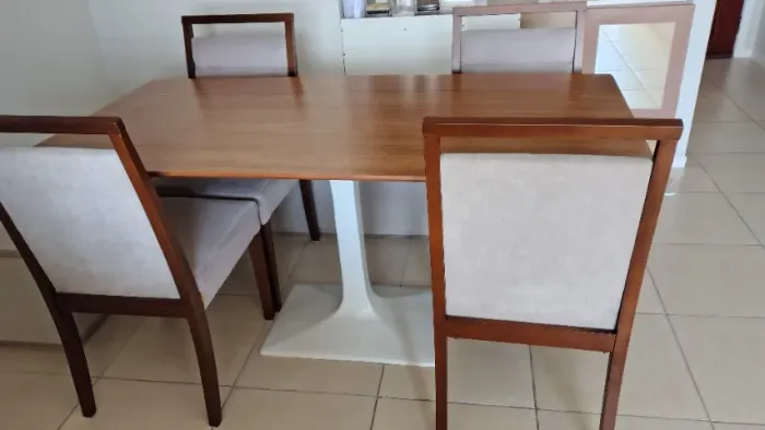 Moderna mesa Saarinen com base em epóxi retangular 04 cadeiras perfeitas
