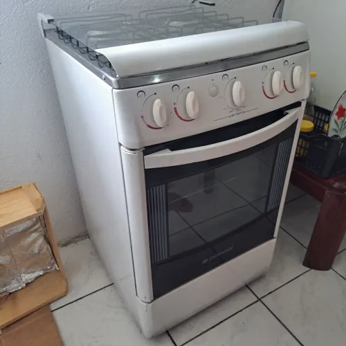 Fogão Continental 4 bocas e forno Usado em Ótimo estado