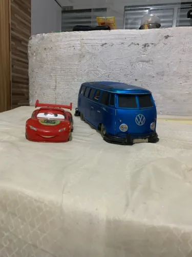 2 carrinhos de controle remoto raros por 1.000