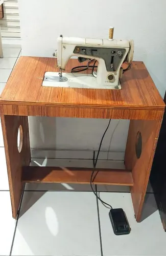 Máquina De Costura Singer Multiponto Com Gabinete
