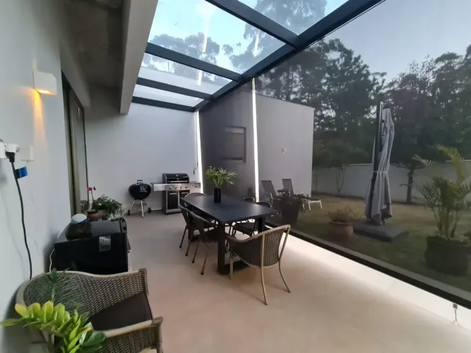 -Linda casa, 4 quartos, com quintal e fundo para mata de preservação, no residencial das Á
