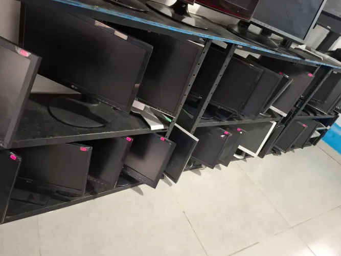 Monitores diversas marca tamanho '15 , 20 ' quebra galho