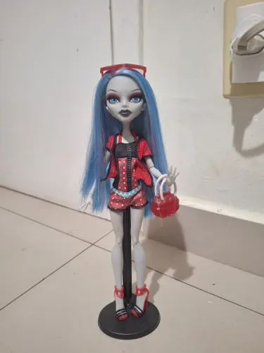 Boneca Ghoulia Gloom Beach Monster High